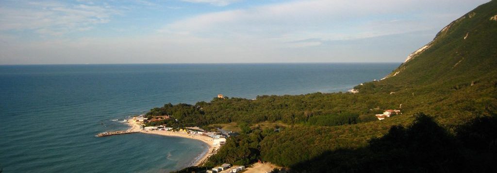 Spiaggia Di Portonovo Oltre La Vela