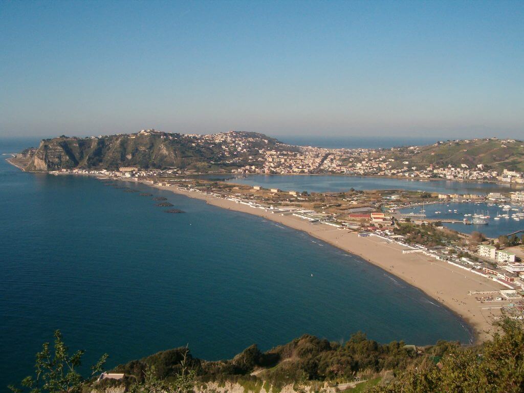 Spiaggia Del Fusaro A Cuma Napoli